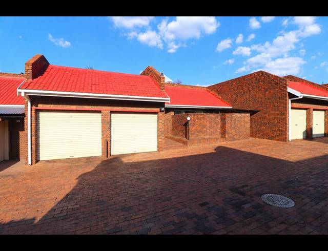 3 BEDROOM TOWNHOUSE FOR SALE IN RANDPARK RIDGE